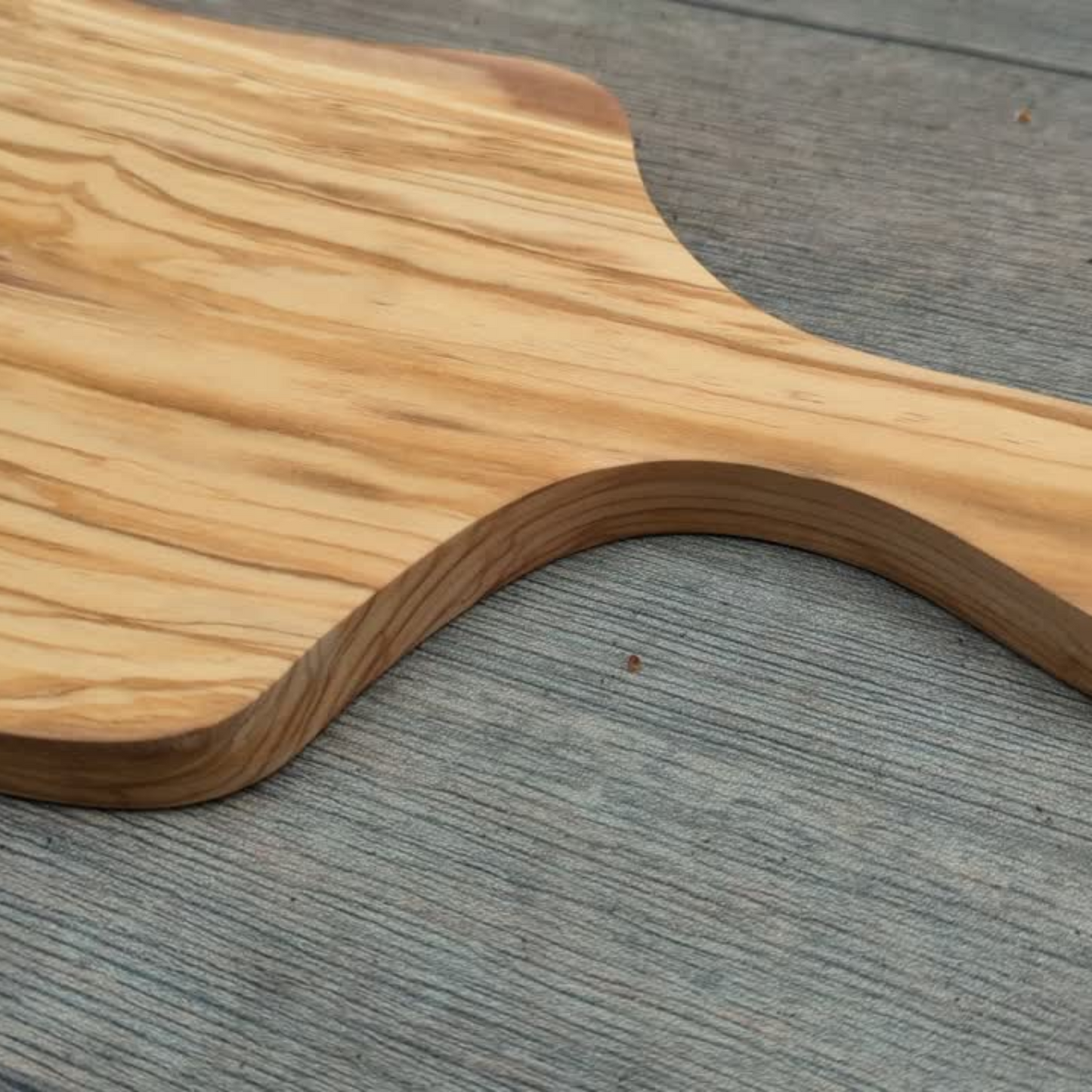 Olive wood charcuterie board with handle | organic shape | Serves 2