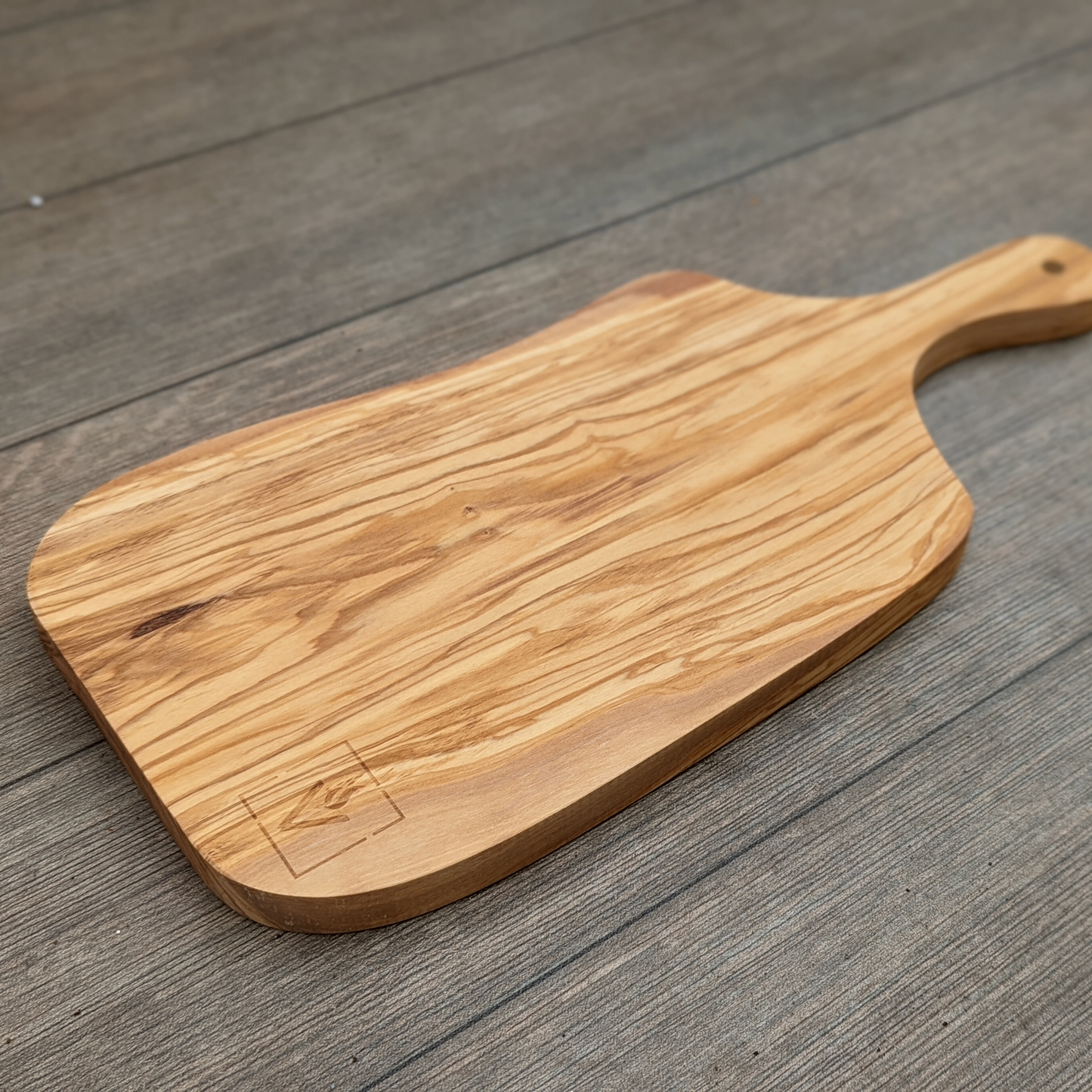 Olive wood charcuterie board with handle | organic shape | Serves 2